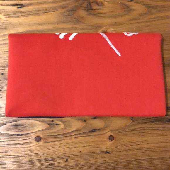Adorable red and white lobster clutch 🦞 - Picture 2 of 6